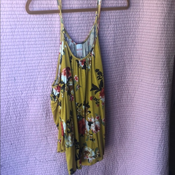 🦄3 for $25 bundle🦄 Cold shoulder floral top - Picture 2 of 3